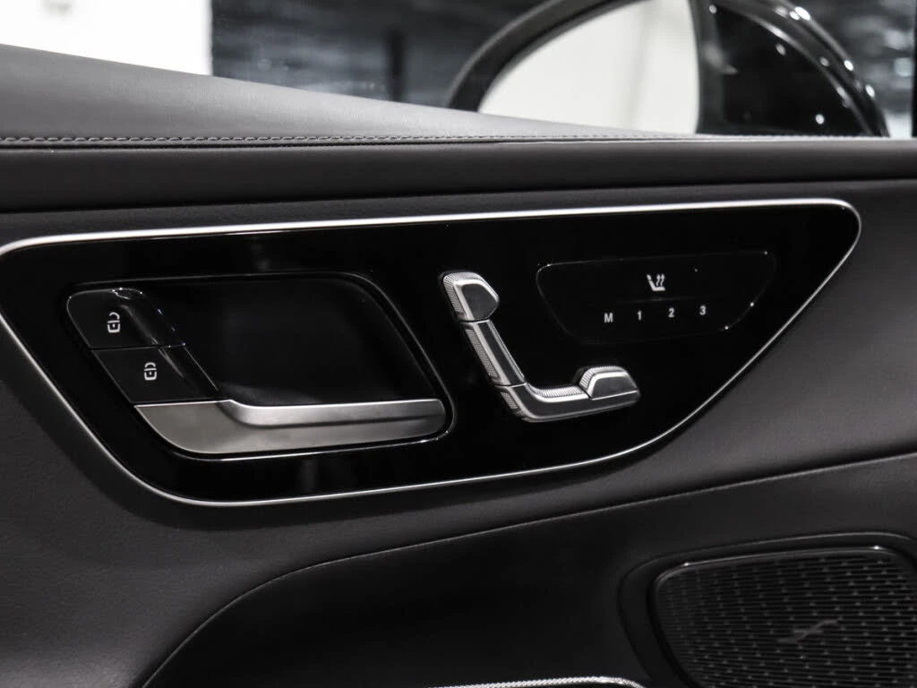 Mercedes-Benz GLC 300 DIGITAL* ПАМЕТ* 360 КАМЕРА* ПАНОРАМА* ПОДГРЕВ, снимка 11 - Автомобили и джипове - 53838298