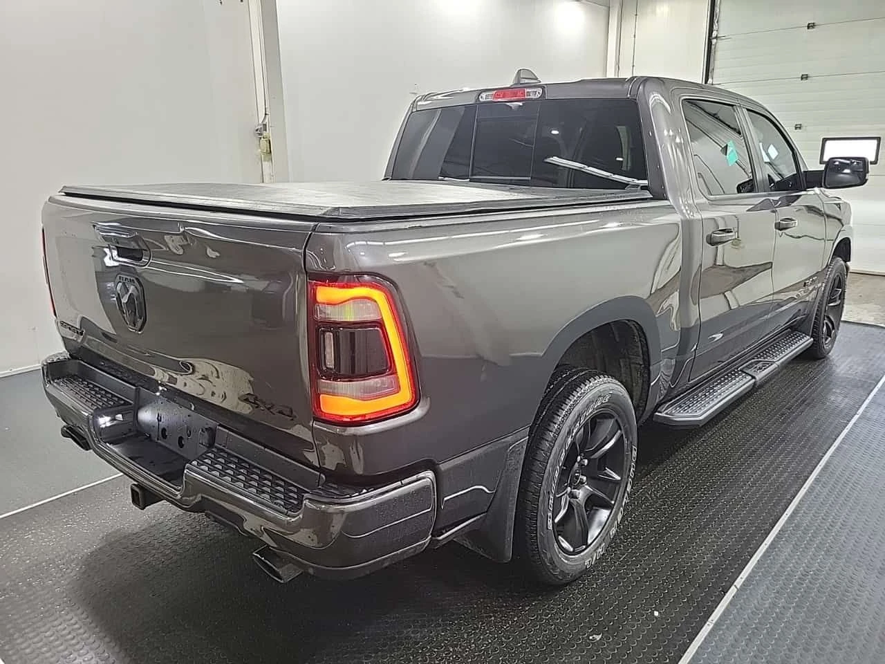 Dodge RAM 1500 * SPORT CREW CAB SHORT BED * CARFAX * ЦЕНА ДО БГ, снимка 3 - Автомобили и джипове - 54080340