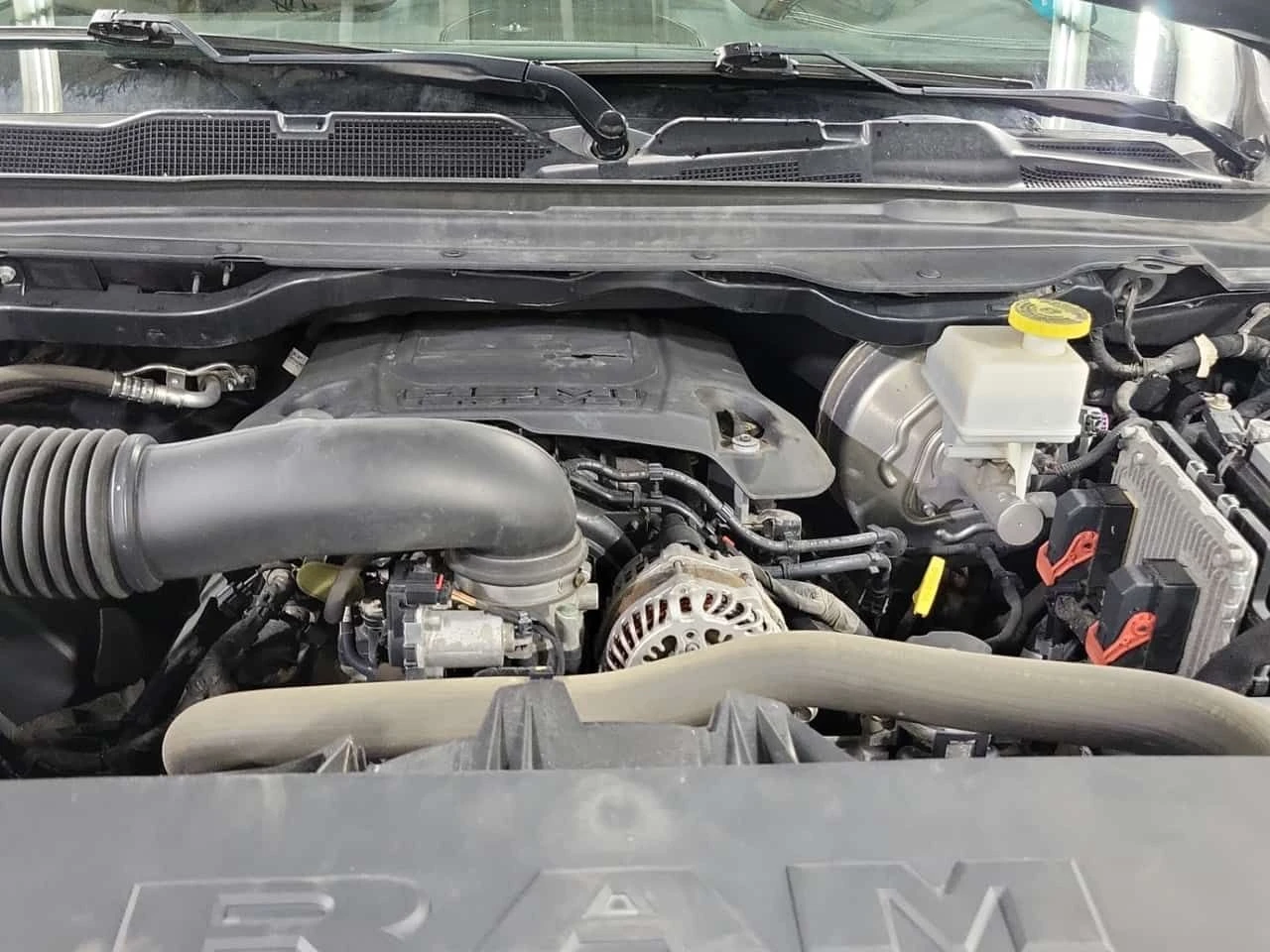 Dodge RAM 1500 * SPORT CREW CAB SHORT BED * CARFAX * ЦЕНА ДО БГ, снимка 16 - Автомобили и джипове - 54080340