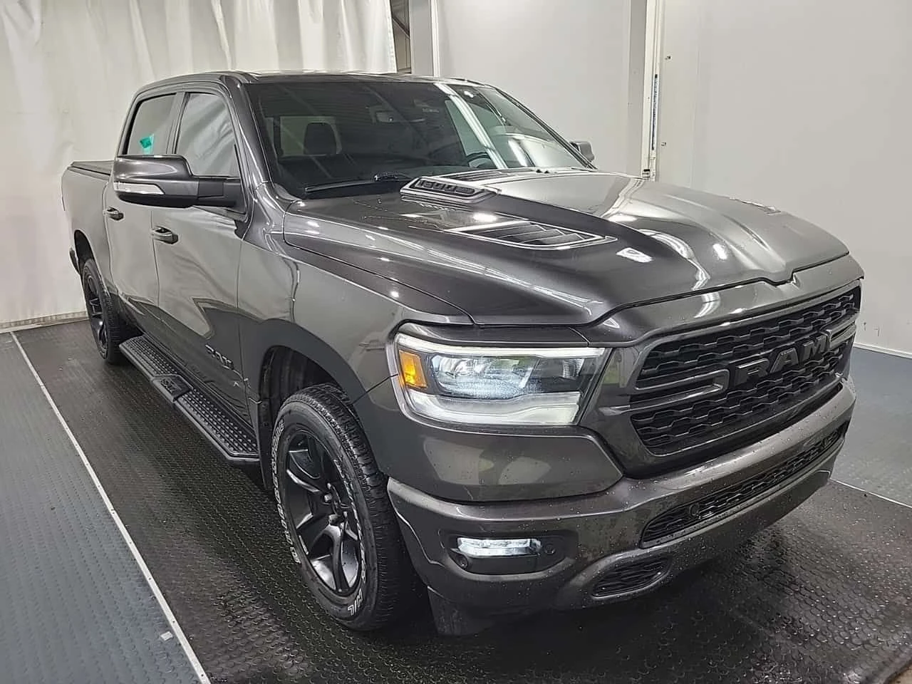 Dodge RAM 1500 * SPORT CREW CAB SHORT BED * CARFAX * ЦЕНА ДО БГ, снимка 2 - Автомобили и джипове - 54080340