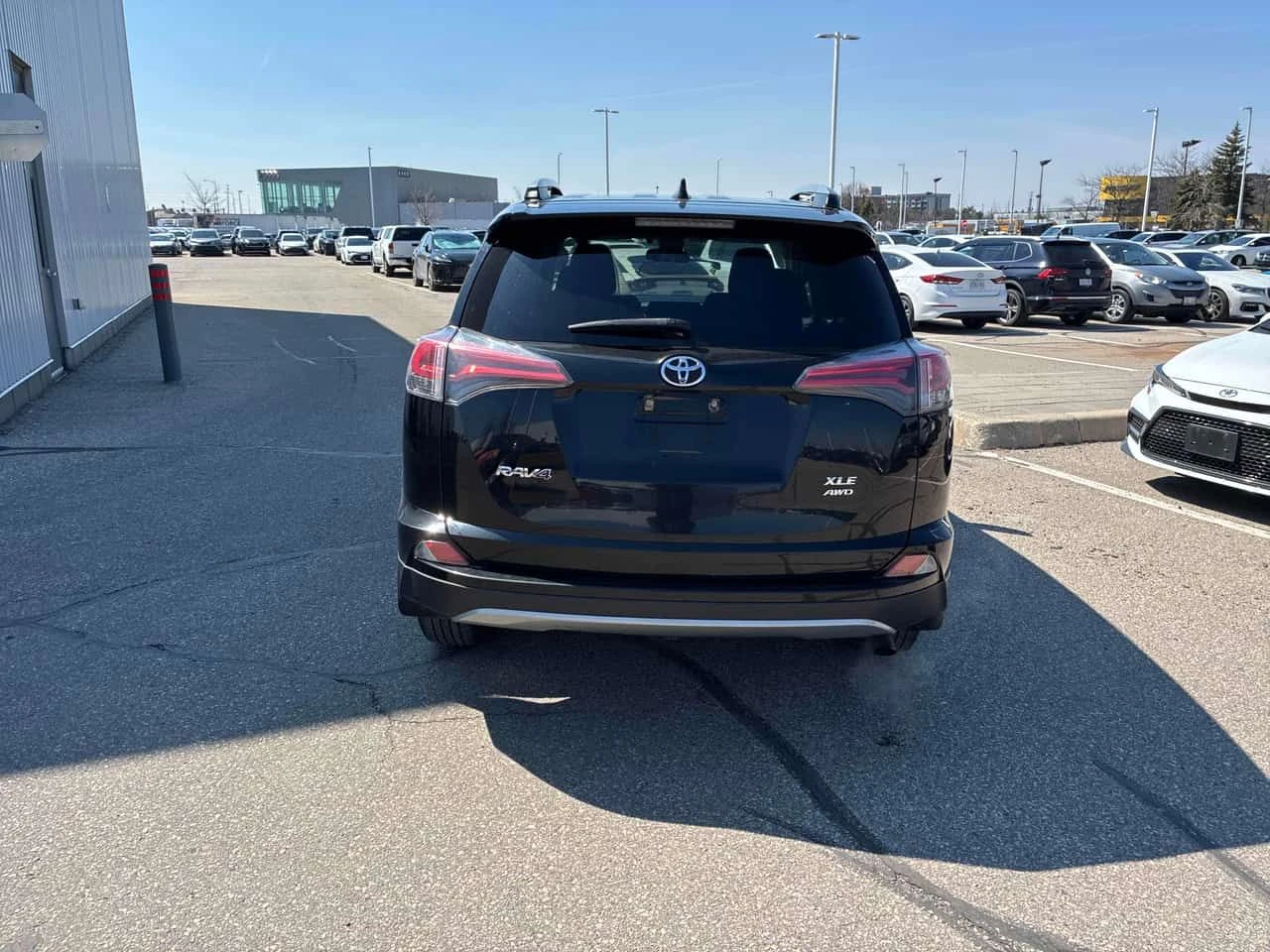 Toyota Rav4 * XLE * ПРЕДСТАВИТЕЛСТВО * 2 КЛЮЧА * КАМЕРА, снимка 4 - Автомобили и джипове - 54150582