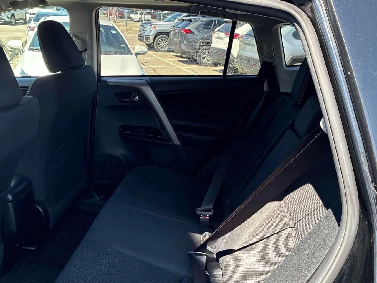 Toyota Rav4 * XLE * ПРЕДСТАВИТЕЛСТВО * 2 КЛЮЧА * КАМЕРА, снимка 12 - Автомобили и джипове - 54150582