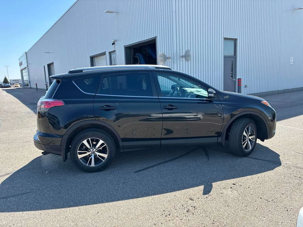 Toyota Rav4 * XLE * ПРЕДСТАВИТЕЛСТВО * 2 КЛЮЧА * КАМЕРА, снимка 3 - Автомобили и джипове - 54150582