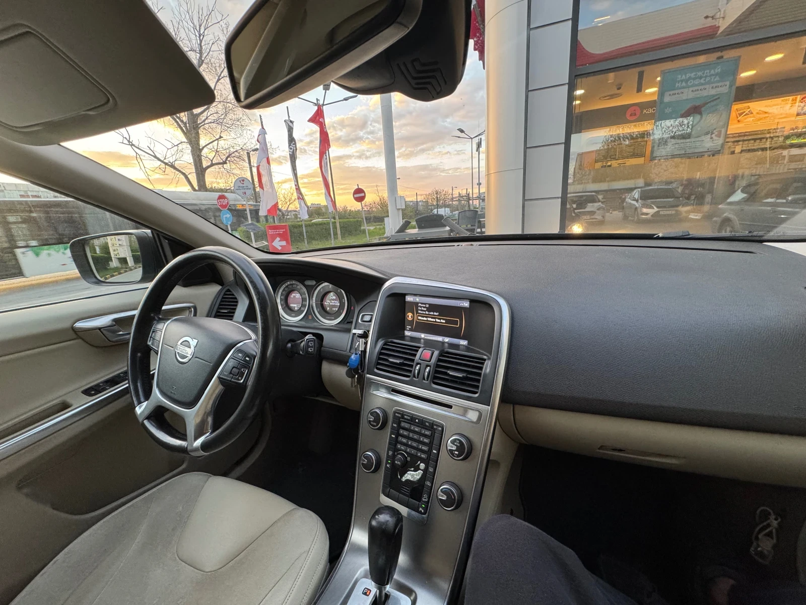 Volvo XC60 D3, снимка 8 - Автомобили и джипове - 54593510