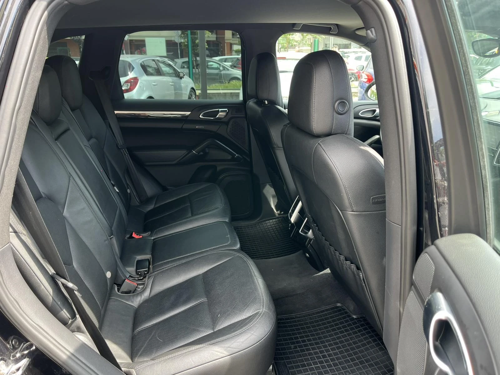 Porsche Cayenne 3.0 DISEL, снимка 13 - Автомобили и джипове - 54738229