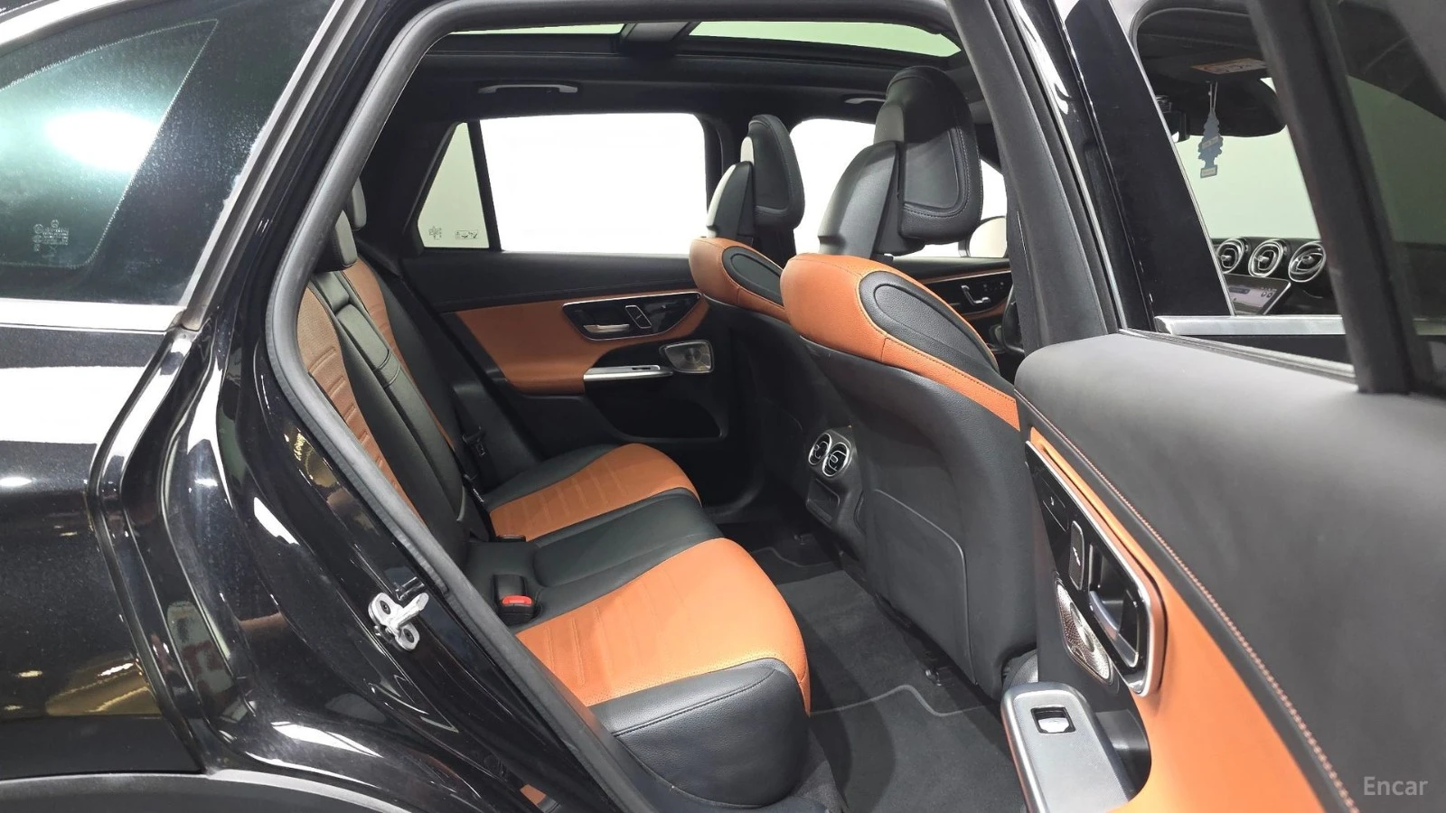 Mercedes-Benz GLC 300 AMG* 4MATIC* ПОДГРЕВ* ОБДУХВАНЕ* ПАНО* 360* HEAD-U, снимка 11 - Автомобили и джипове - 55684246