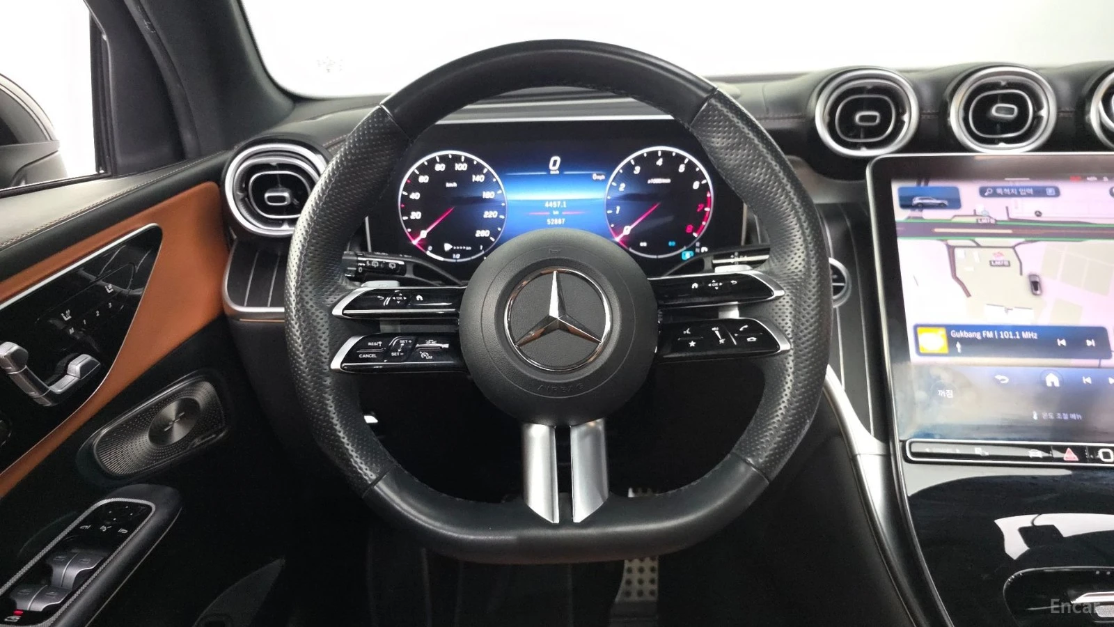 Mercedes-Benz GLC 300 AMG* 4MATIC* ПОДГРЕВ* ОБДУХВАНЕ* ПАНО* 360* HEAD-U, снимка 12 - Автомобили и джипове - 55684246