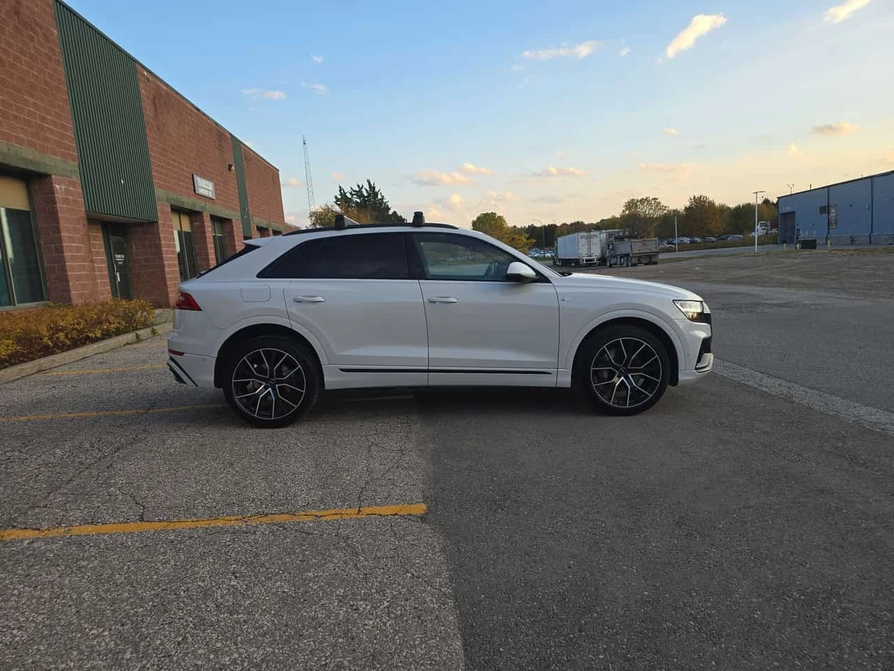 Audi Q8 * Progressiv * CARFAX * , снимка 3 - Автомобили и джипове - 56558553