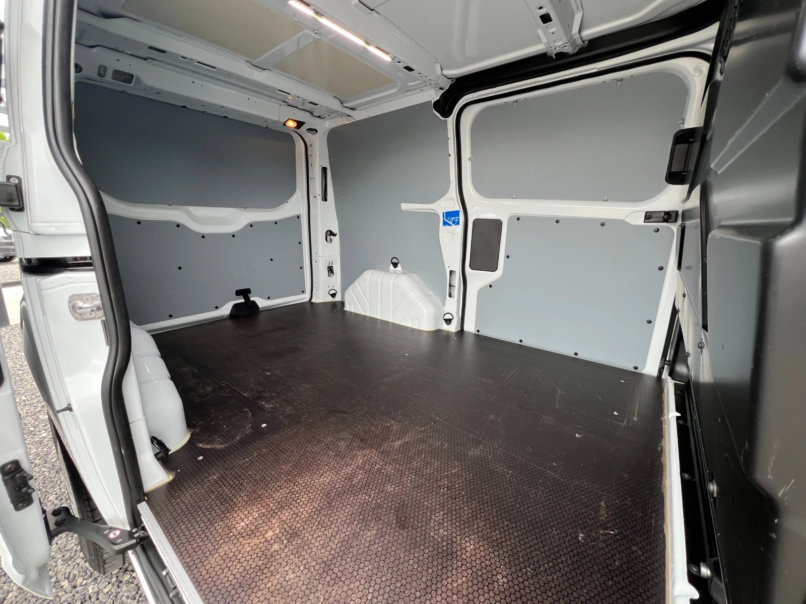 Ford Transit 2.0TDCi ДВЕ СТРАНИЧНИ ВРАТИ/Серв. история/175502км, снимка 12 - Бусове и автобуси - 54621961