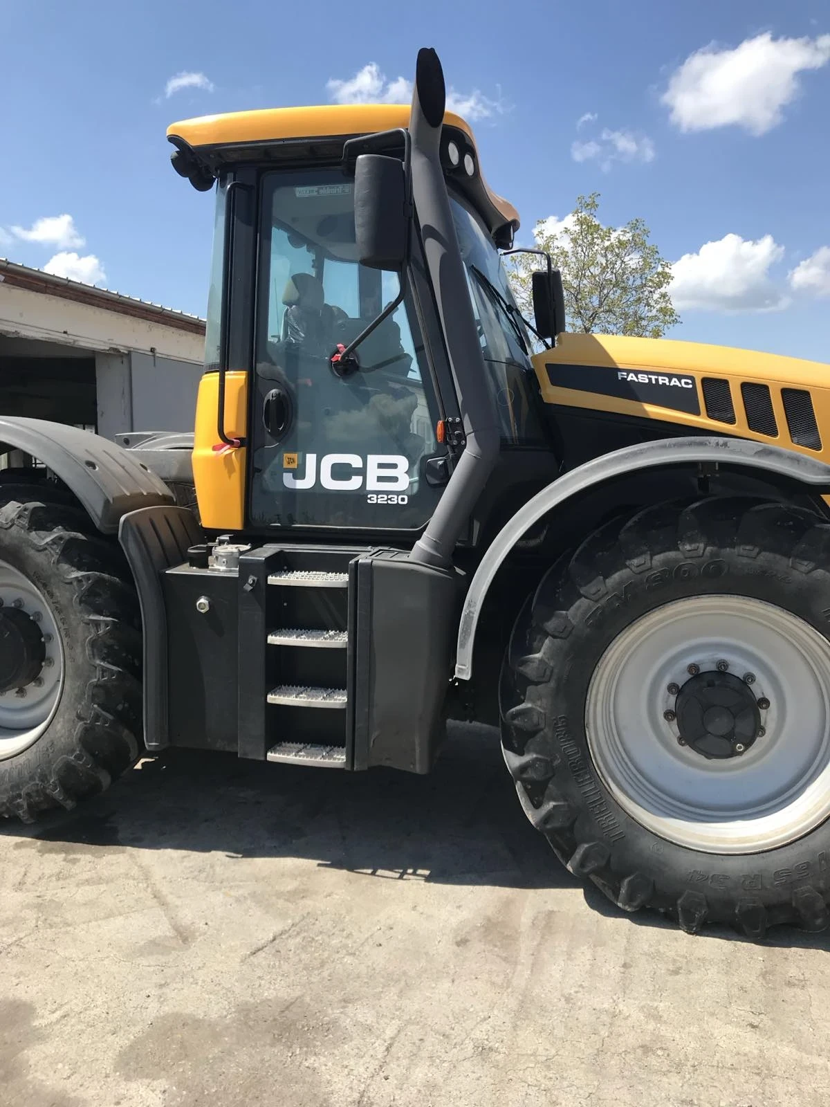 Трактор JCB FASTRAC 3230, снимка 2 - Селскостопанска техника - 54573543
