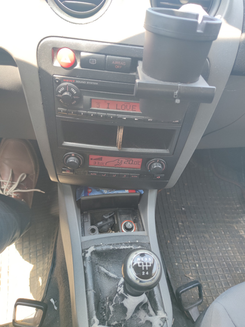 Seat Ibiza 1.4, снимка 4 - Автомобили и джипове - 46431837