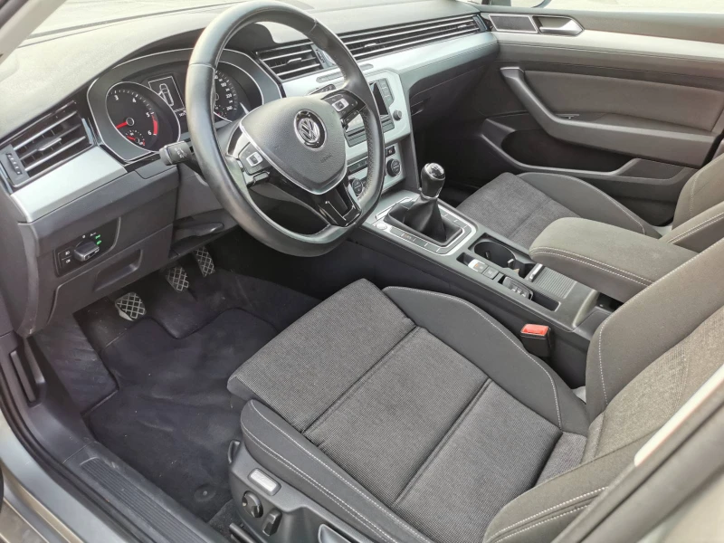 VW Passat R-Line, 2.0 TDI, 150к.с., снимка 9 - Автомобили и джипове - 46463676