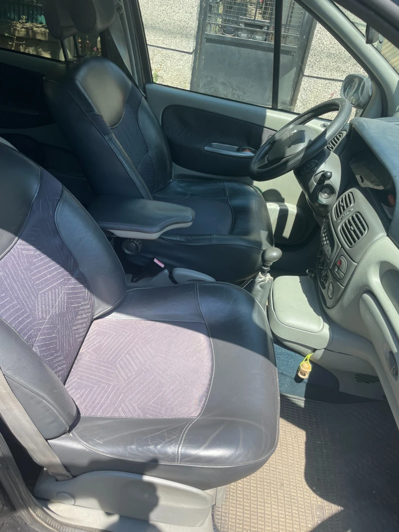 Renault Scenic 1.9 DTI, снимка 8 - Автомобили и джипове - 47239599