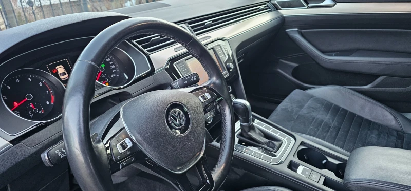 VW Passat 1.8 TSI 180 DSG7, снимка 10 - Автомобили и джипове - 48578054