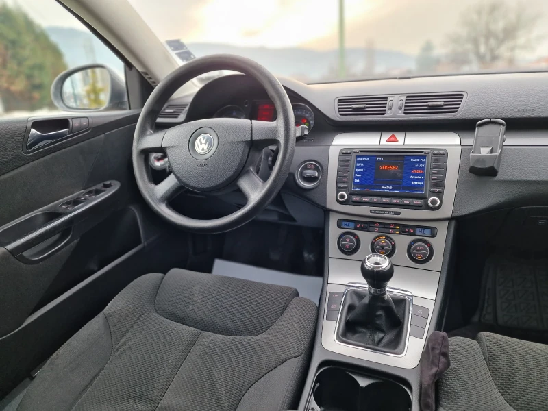 VW Passat, снимка 11 - Автомобили и джипове - 48702628