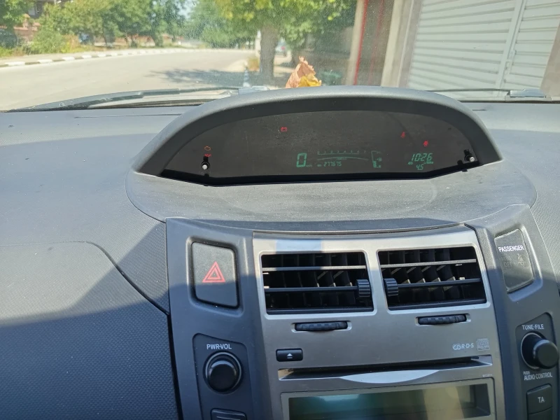 Toyota Yaris 1.0-69кс, снимка 10 - Автомобили и джипове - 51707476