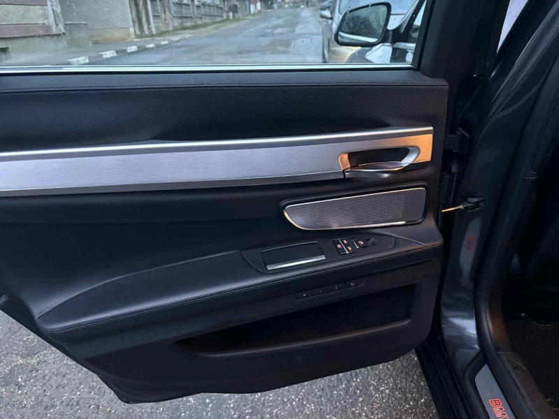 BMW 730, снимка 14 - Автомобили и джипове - 52998533