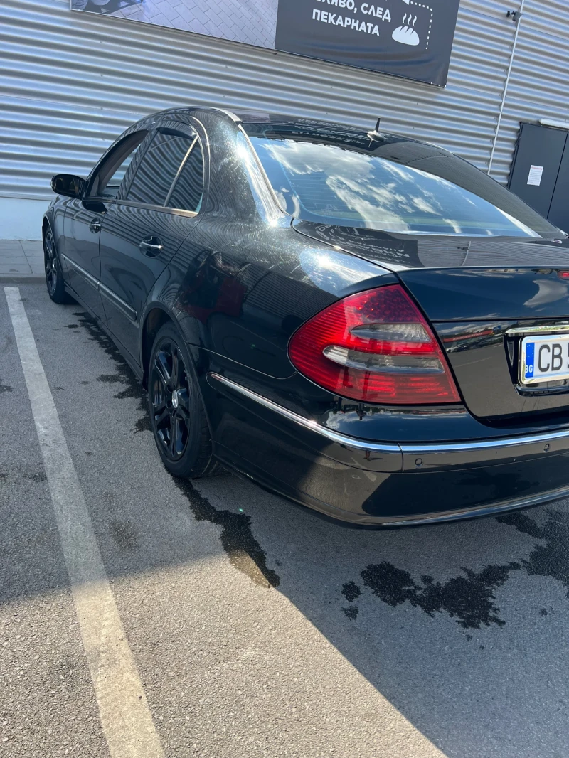 Mercedes-Benz E 220 Avantgarde, снимка 5 - Автомобили и джипове - 53013632