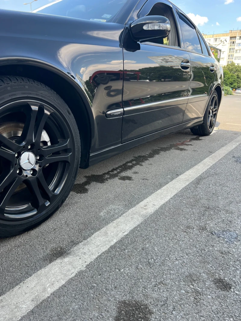 Mercedes-Benz E 220 Avantgarde, снимка 2 - Автомобили и джипове - 53013632