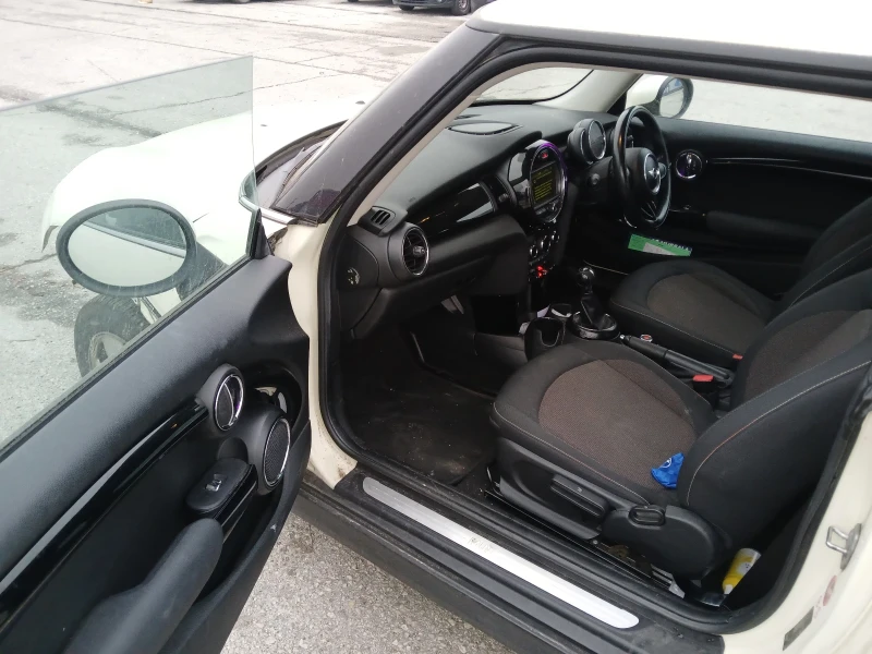 Mini One 1.5/95к/ НА ЧАСТИ!, снимка 3 - Автомобили и джипове - 53204918