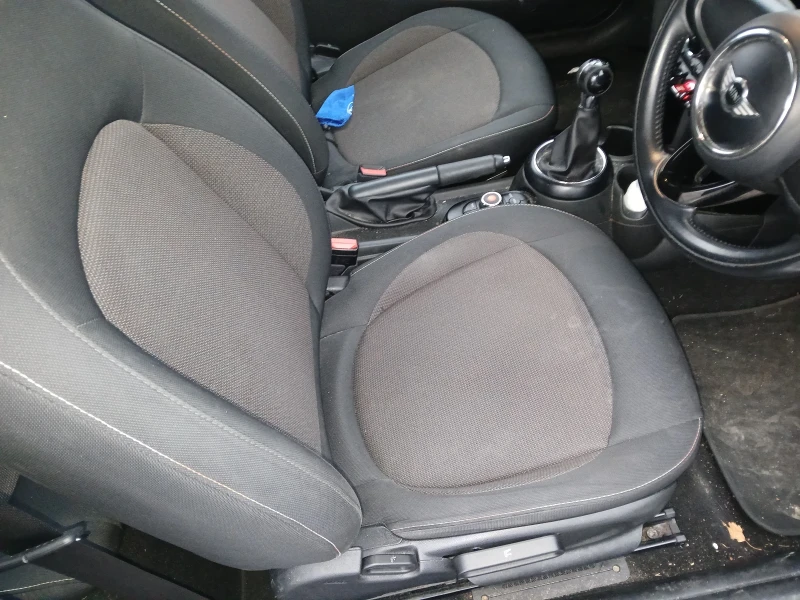 Mini One 1.5/95к/ НА ЧАСТИ!, снимка 8 - Автомобили и джипове - 53204918