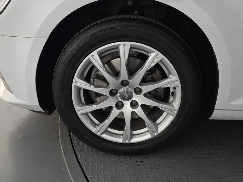 Audi A4 2.0 TDI, снимка 5 - Автомобили и джипове - 54144391