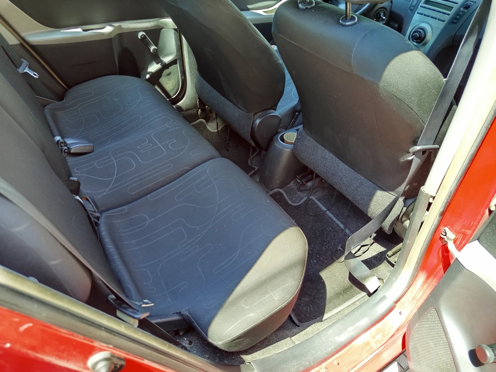 Toyota Yaris 1.0-69кс - изображение 8