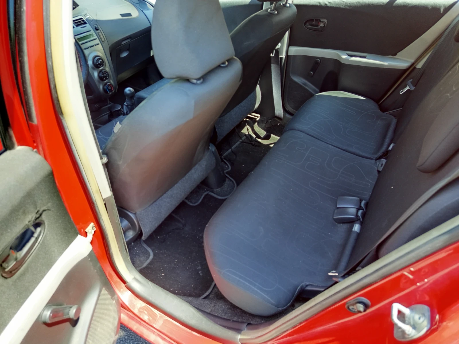 Toyota Yaris 1.0-69кс - изображение 6