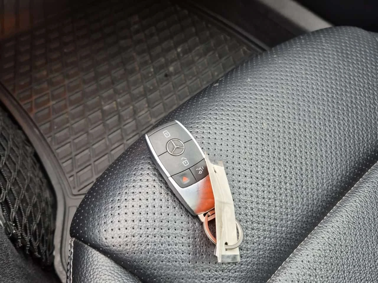 Mercedes-Benz C 300 * CARFAX * ШИБИДАХ * ПОДГРЕВИ, снимка 8 - Автомобили и джипове - 54060513