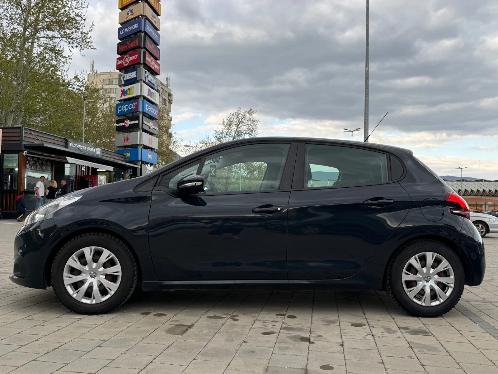Peugeot 208, снимка 5 - Автомобили и джипове - 54313769