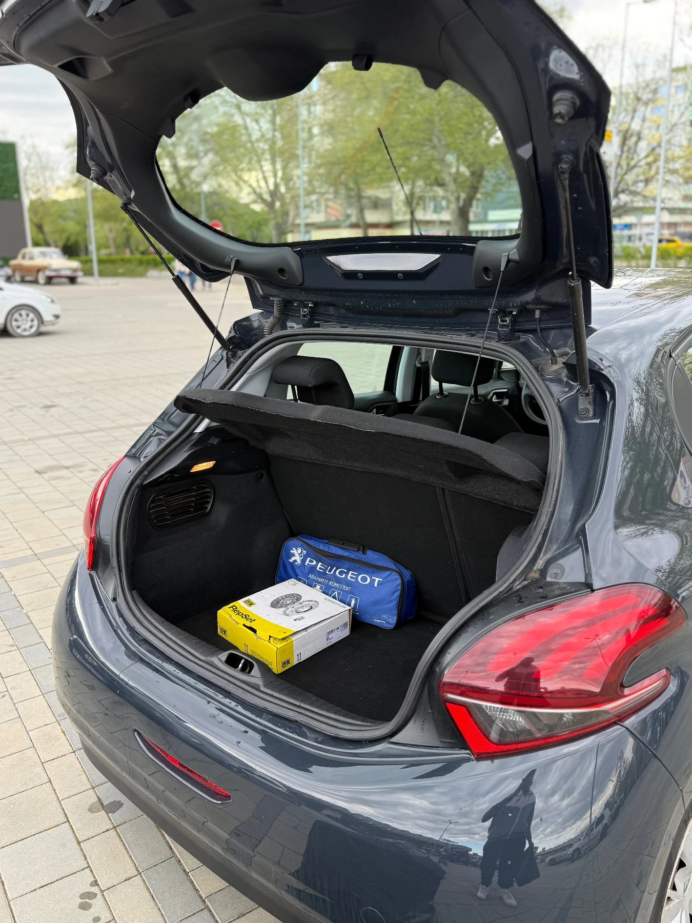 Peugeot 208, снимка 8 - Автомобили и джипове - 54313769