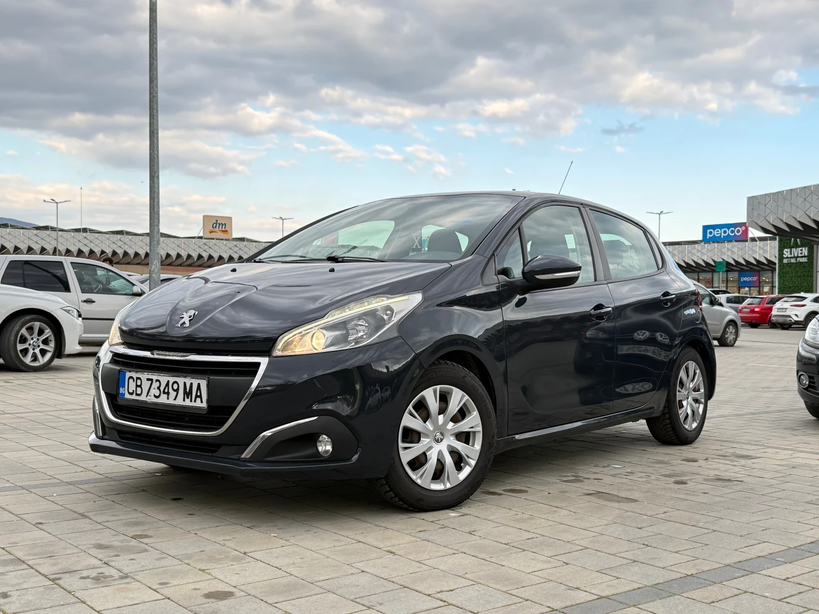 Peugeot 208, снимка 2 - Автомобили и джипове - 54313769