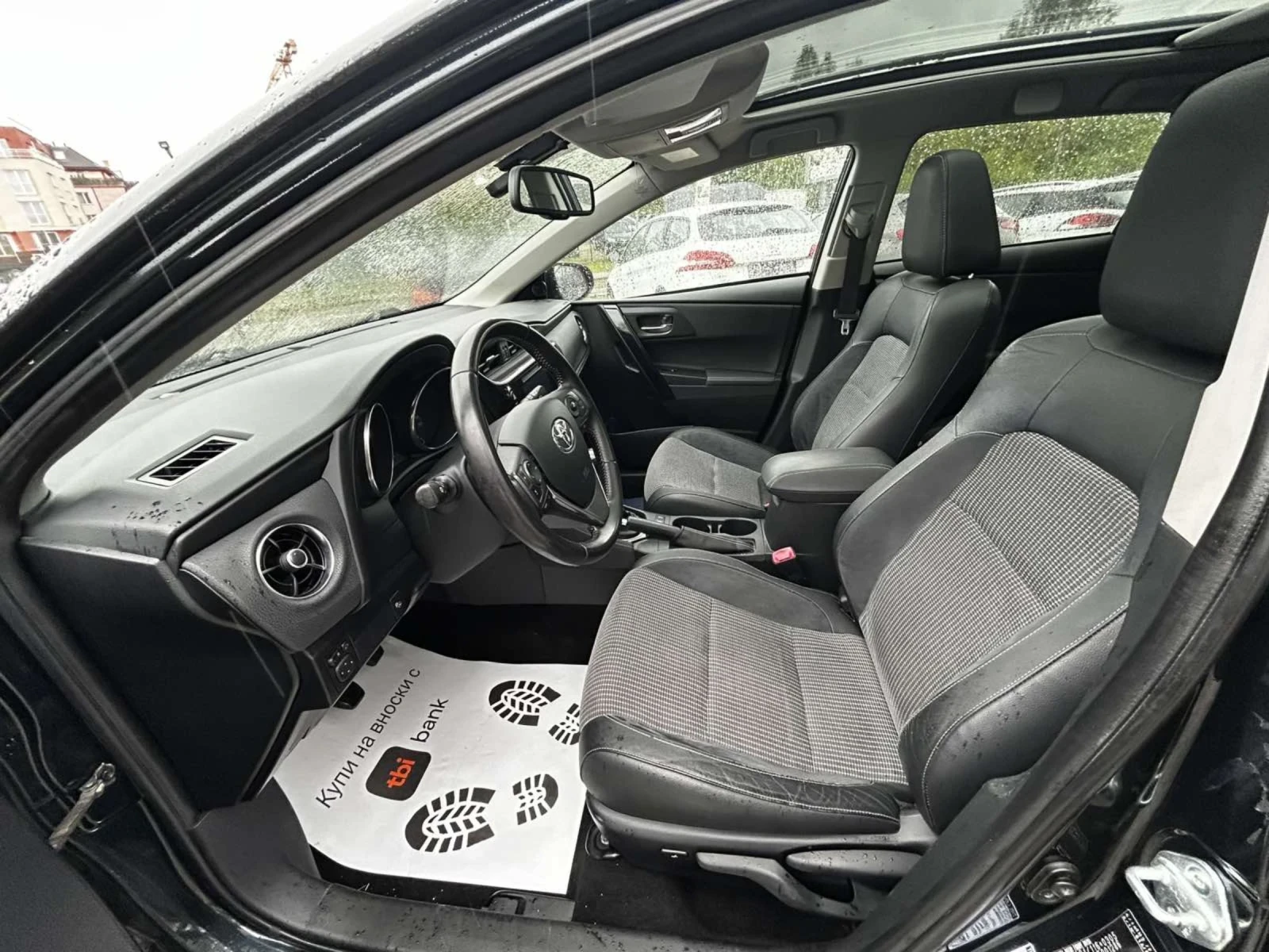 Toyota Auris 1.6 D4D, снимка 11 - Автомобили и джипове - 54370528