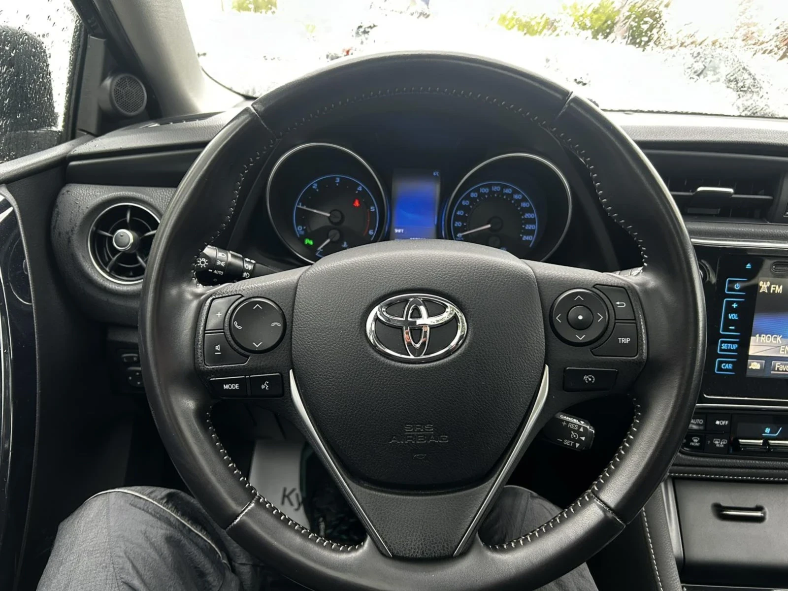 Toyota Auris 1.6 D4D, снимка 14 - Автомобили и джипове - 54370528