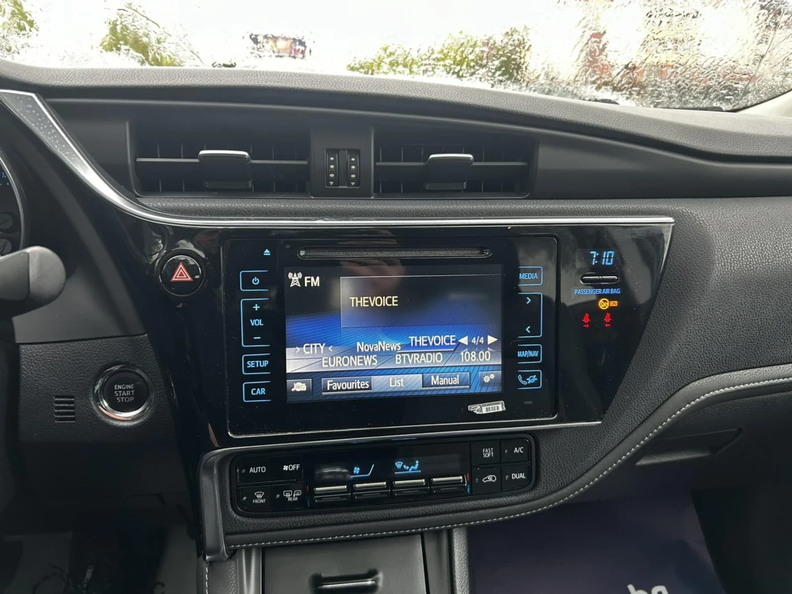 Toyota Auris 1.6 D4D, снимка 12 - Автомобили и джипове - 54370528