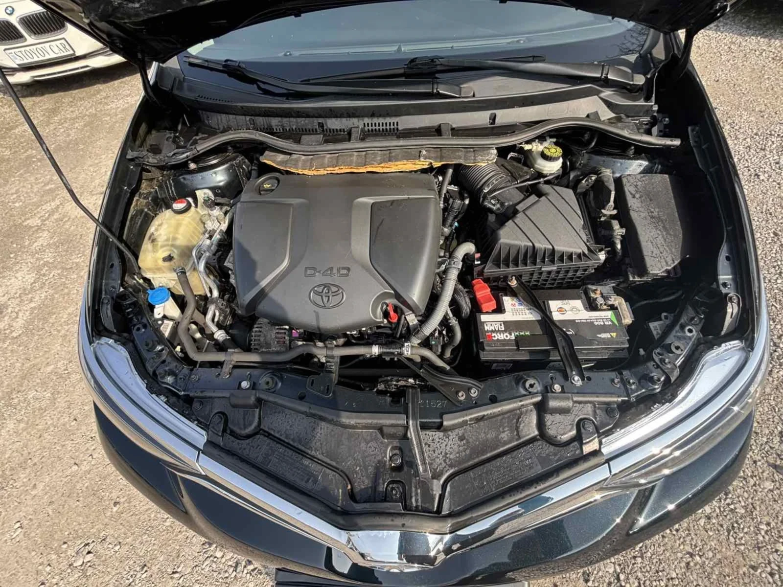 Toyota Auris 1.6 D4D, снимка 16 - Автомобили и джипове - 54370528