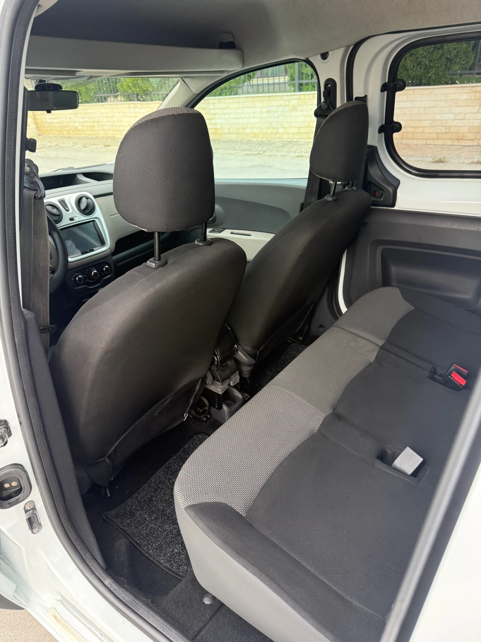 Dacia Dokker 1.6i LPG, снимка 10 - Автомобили и джипове - 54742942