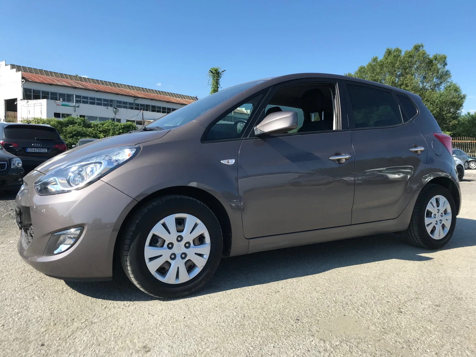 Hyundai Ix20 1.6I AVTOMAT , снимка 8 - Автомобили и джипове - 55772391