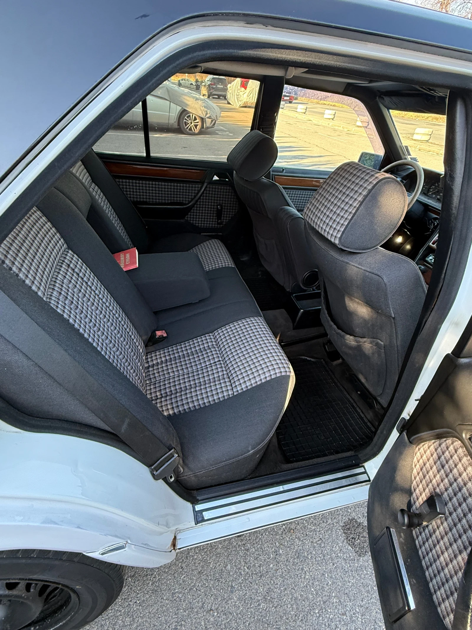 Mercedes-Benz 124 300d, снимка 8 - Автомобили и джипове - 56191945