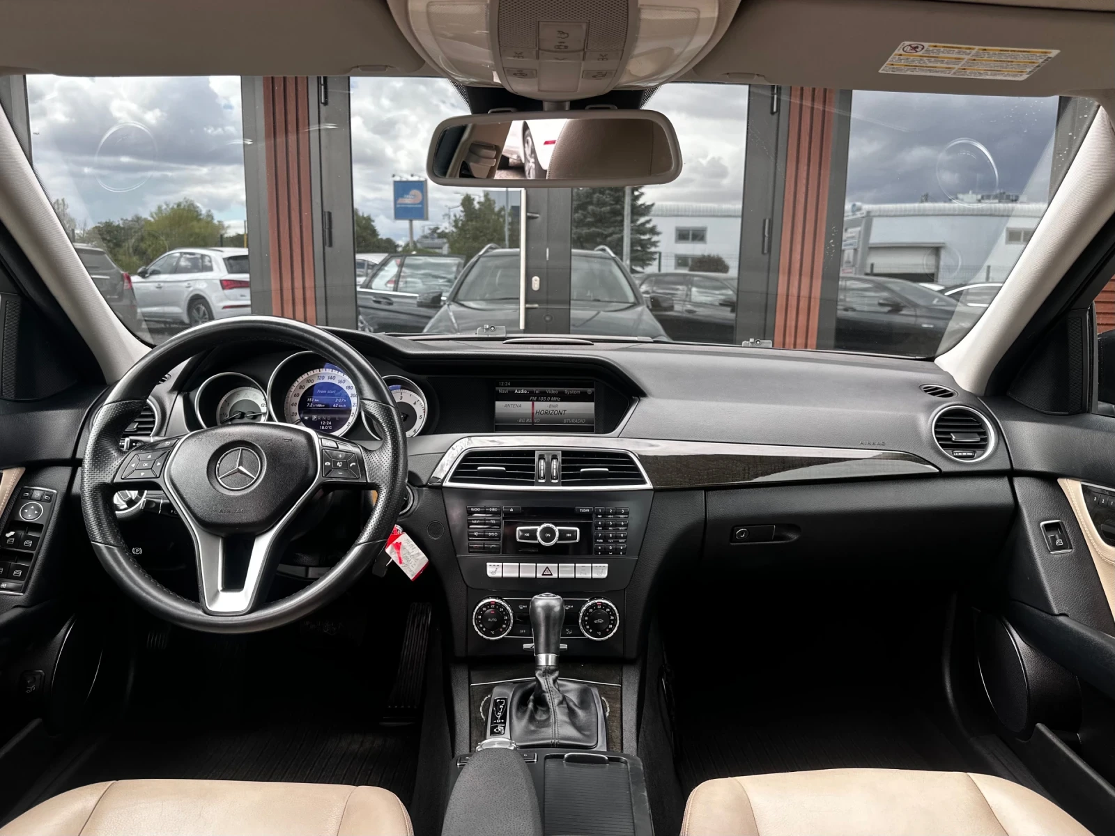 Mercedes-Benz C 300 4 Matic Памет* Масаж* Камера, снимка 10 - Автомобили и джипове - 56210696