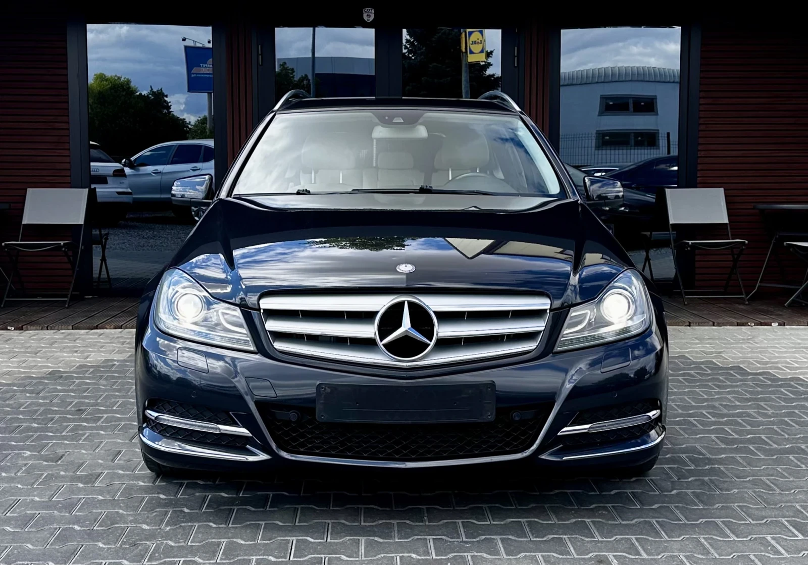 Mercedes-Benz C 300 4 Matic Памет* Масаж* Камера, снимка 2 - Автомобили и джипове - 56210696