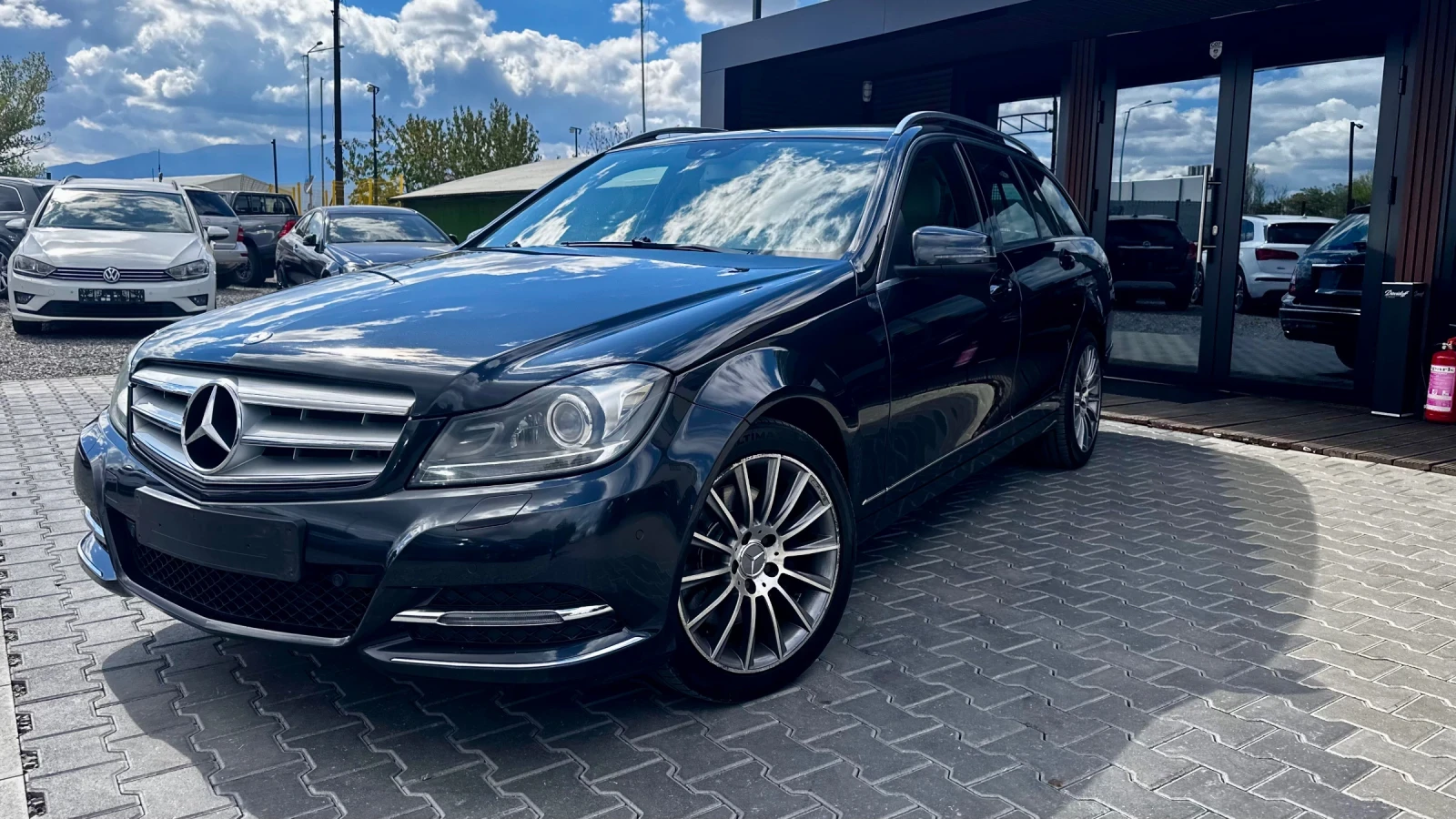 Mercedes-Benz C 300 4 Matic Памет* Масаж* Камера, снимка 4 - Автомобили и джипове - 56210696