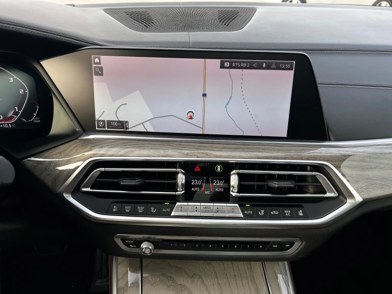 BMW X5 M50d Laser Вентилац Панорама 360 Вакуум HUD Harman, снимка 11 - Автомобили и джипове - 48146157