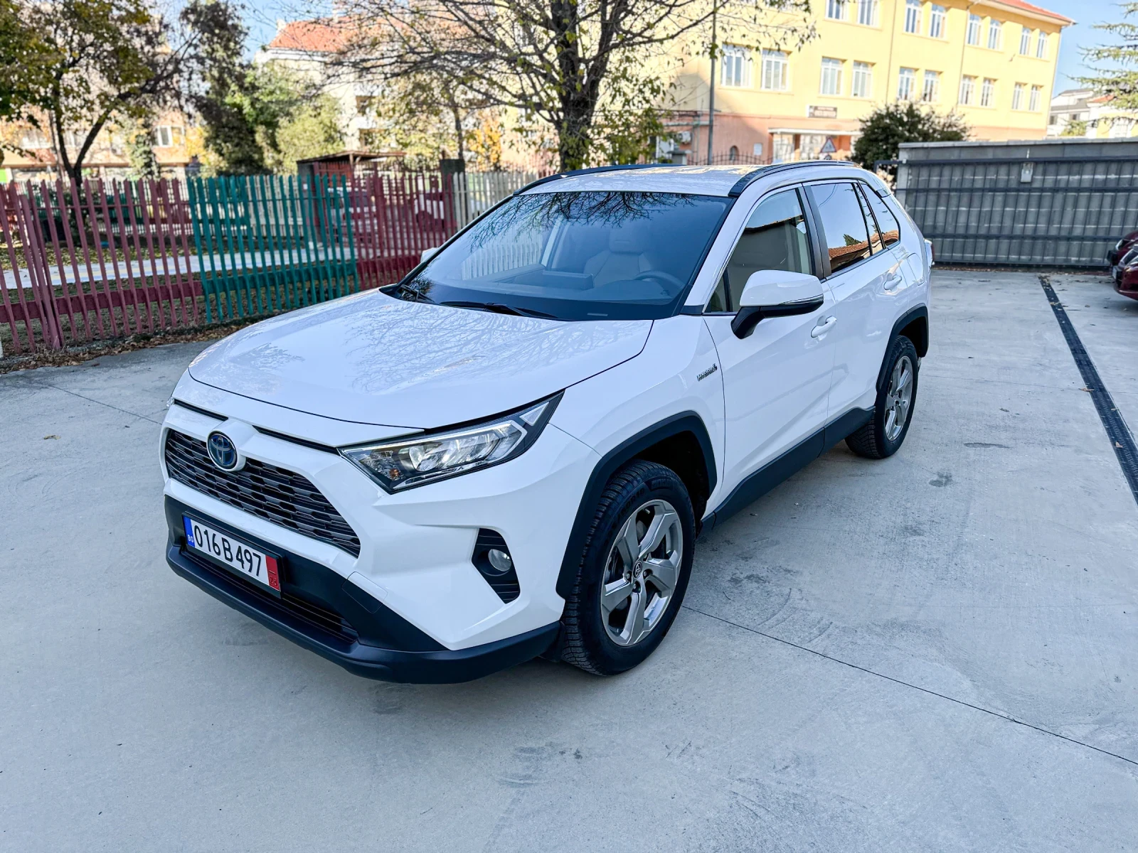 Toyota Rav4 2.5Hybrid/4x4/гаранция/126000км/РЕГИСТРИРАН - изображение 2