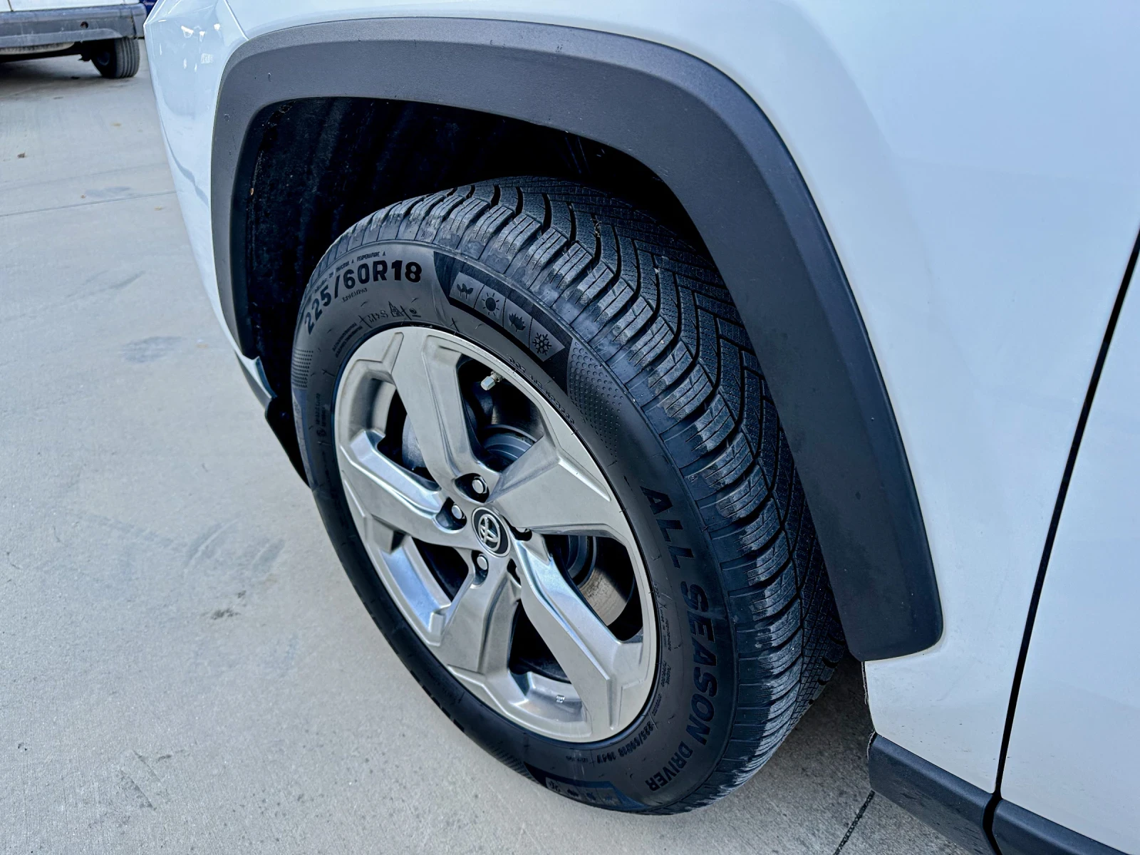 Toyota Rav4 2.5Hybrid/4x4/гаранция/126000км/РЕГИСТРИРАН - изображение 9