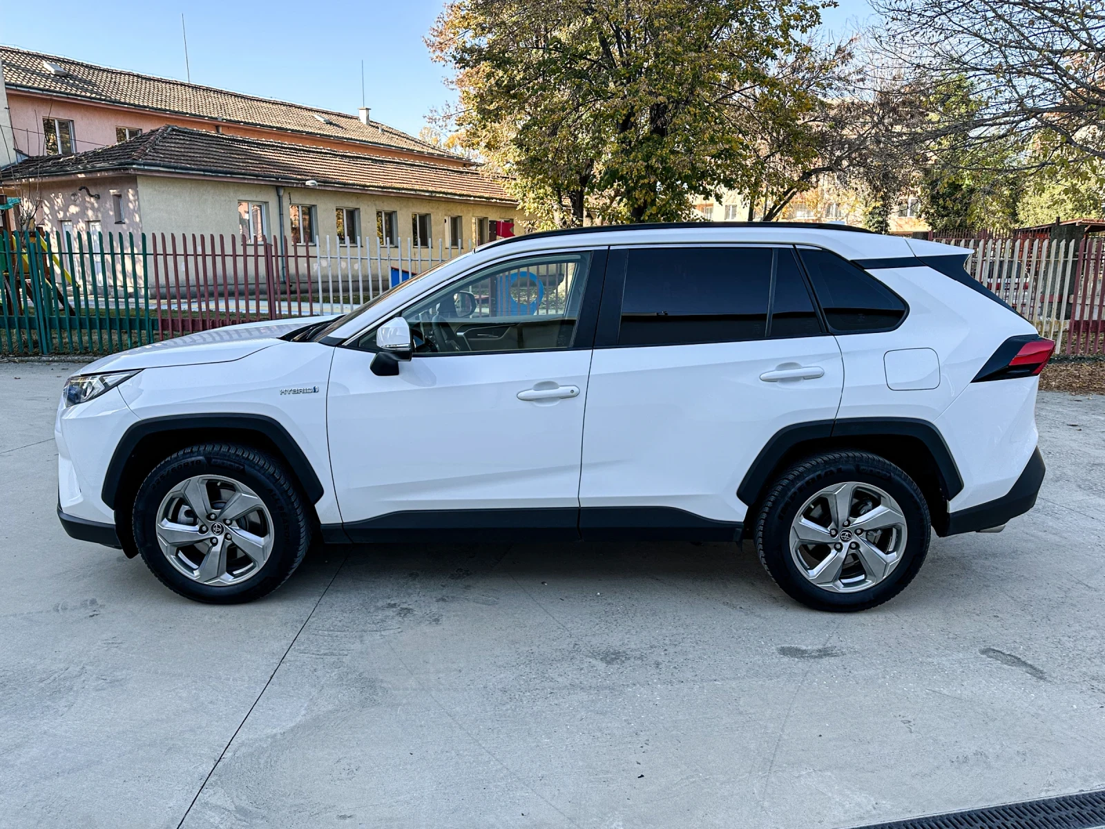 Toyota Rav4 2.5Hybrid/4x4/гаранция/126000км/РЕГИСТРИРАН - изображение 7