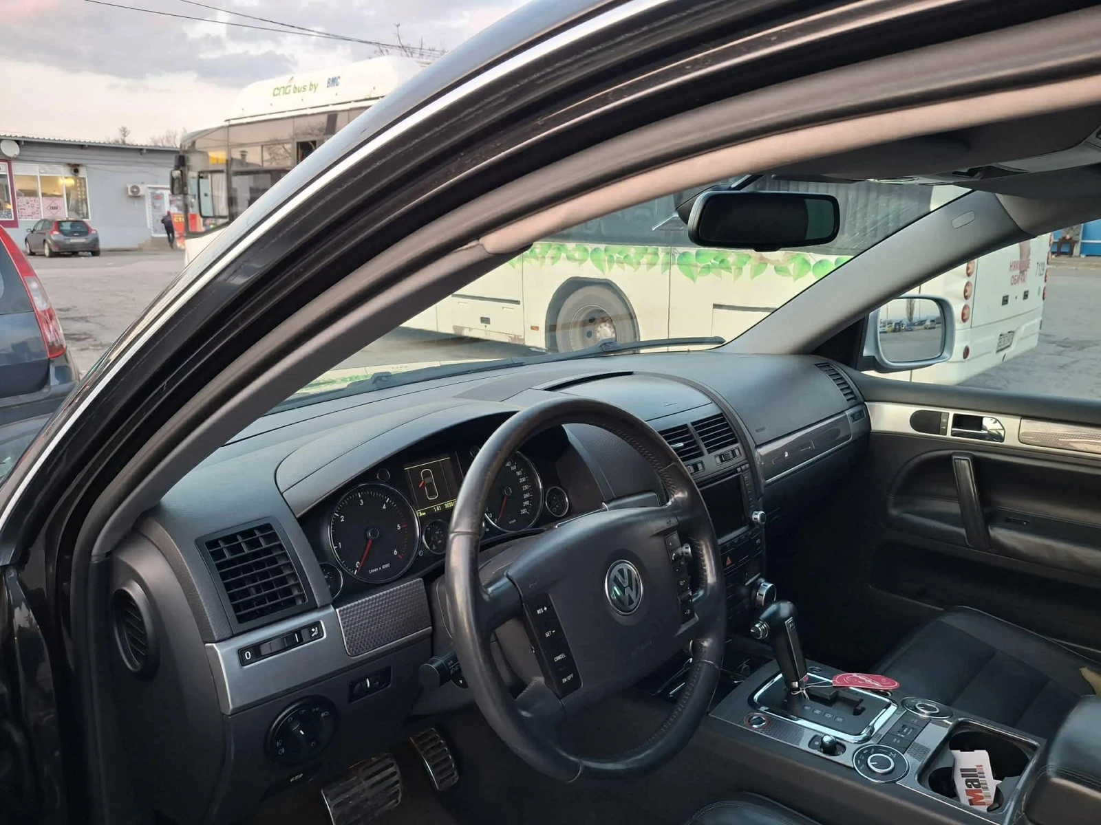 VW Touareg, снимка 5 - Автомобили и джипове - 53740056