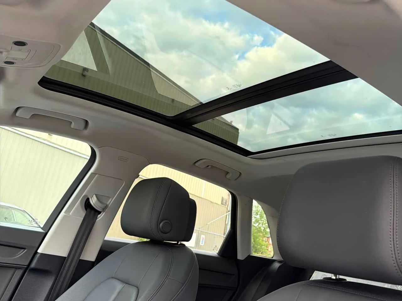 Audi Q3 | Komfort | DISTRONIC | CARFAX | ПАНОРАМА | , снимка 15 - Автомобили и джипове - 54695357
