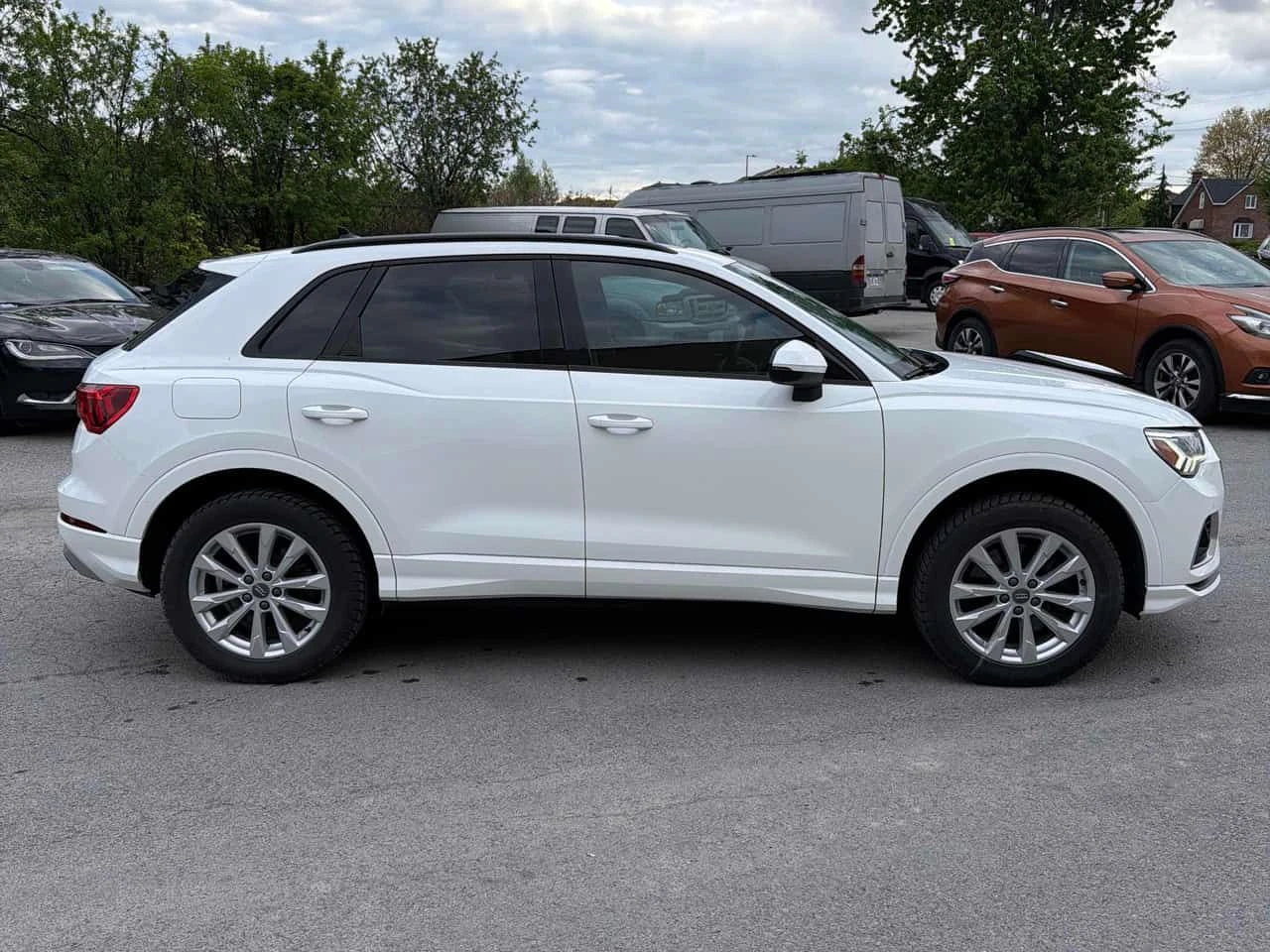 Audi Q3 | Komfort | DISTRONIC | CARFAX | ПАНОРАМА | , снимка 3 - Автомобили и джипове - 54695357