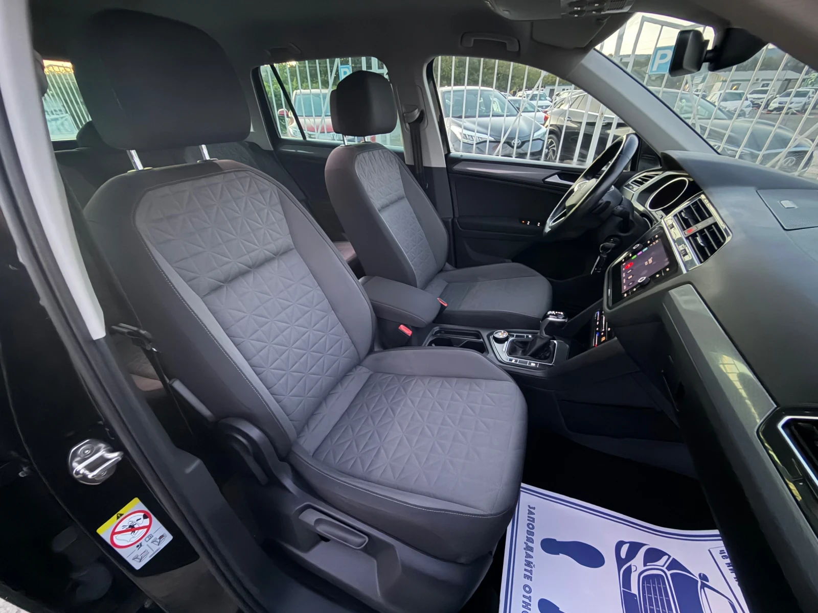 VW Tiguan FACELIFT / 4MOTION / ЕВРО6 / CARPLAY / WAZE , снимка 10 - Автомобили и джипове - 55839101